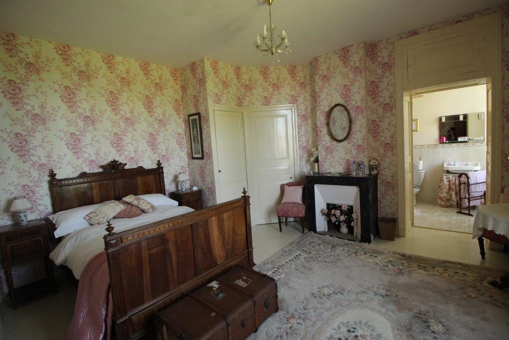 Manoir Angle Bed & Breakfast Blanzay-sur-Boutonne Ruang foto
