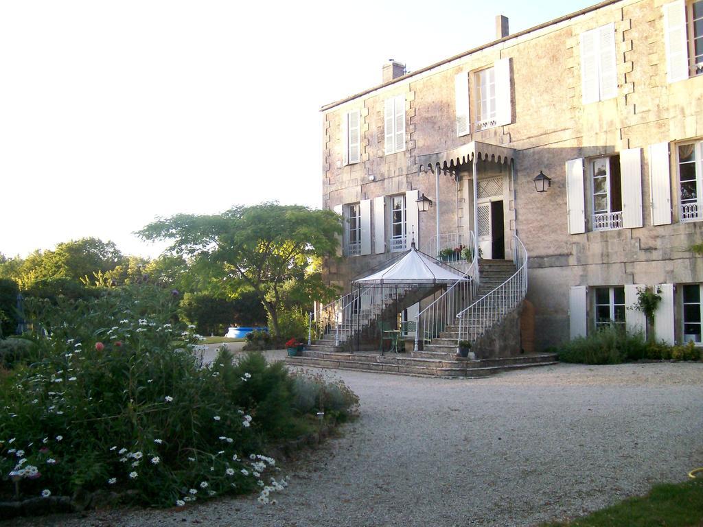 Manoir Angle Bed & Breakfast Blanzay-sur-Boutonne Bagian luar foto
