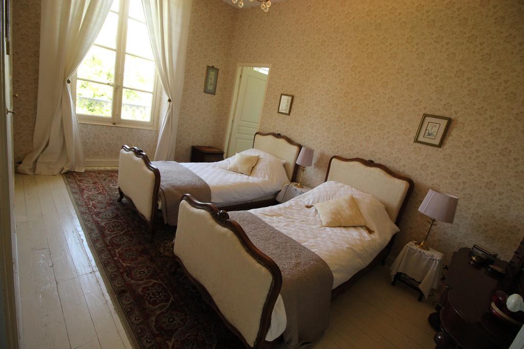 Manoir Angle Bed & Breakfast Blanzay-sur-Boutonne Ruang foto